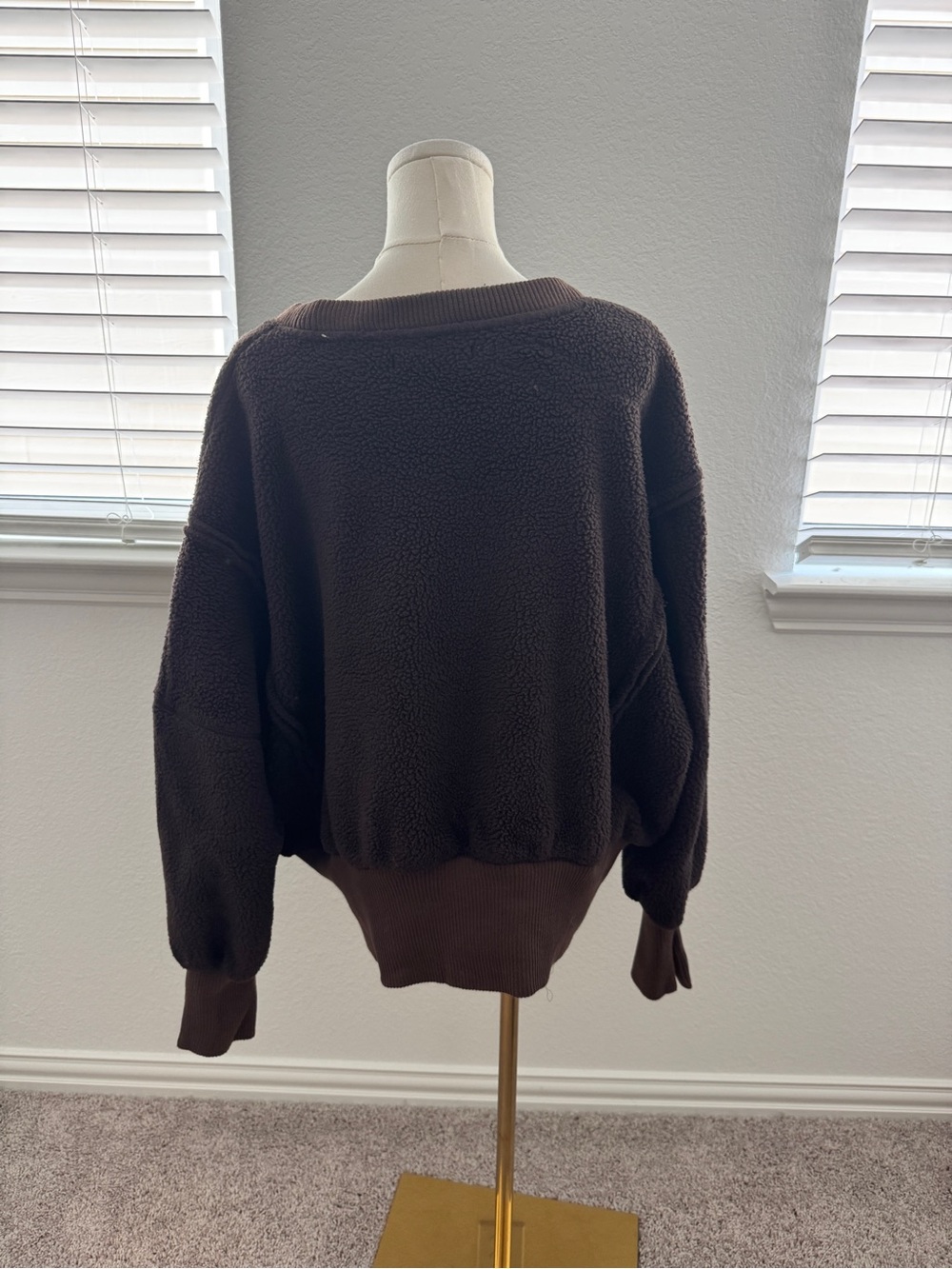 Free People ‘ We The Free ‘ Cozy Brown Sherpa Crewneck Sweater sz M - Picture 3 of 4